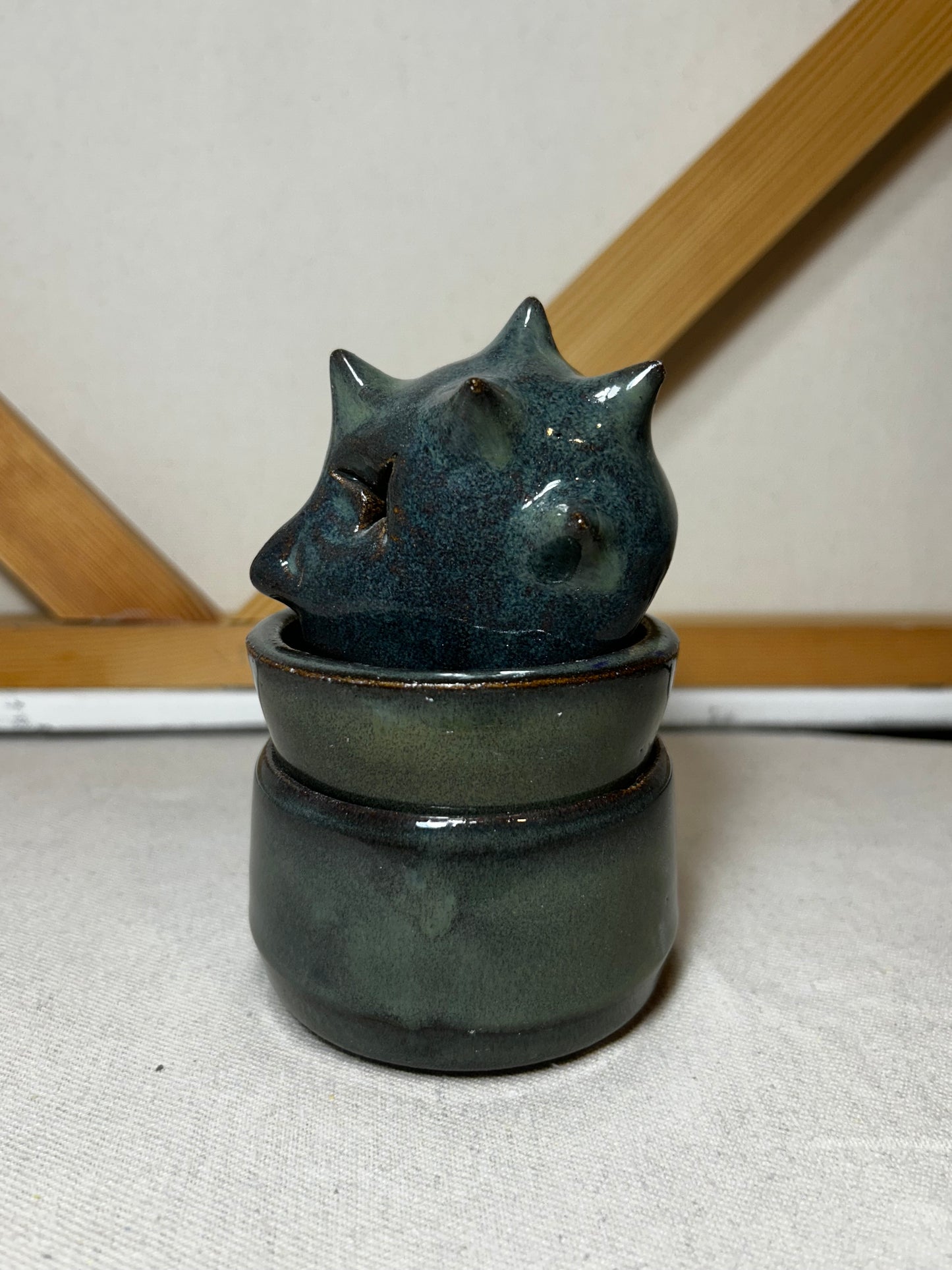 Dis-A-Point, Ceramic Figure Stack