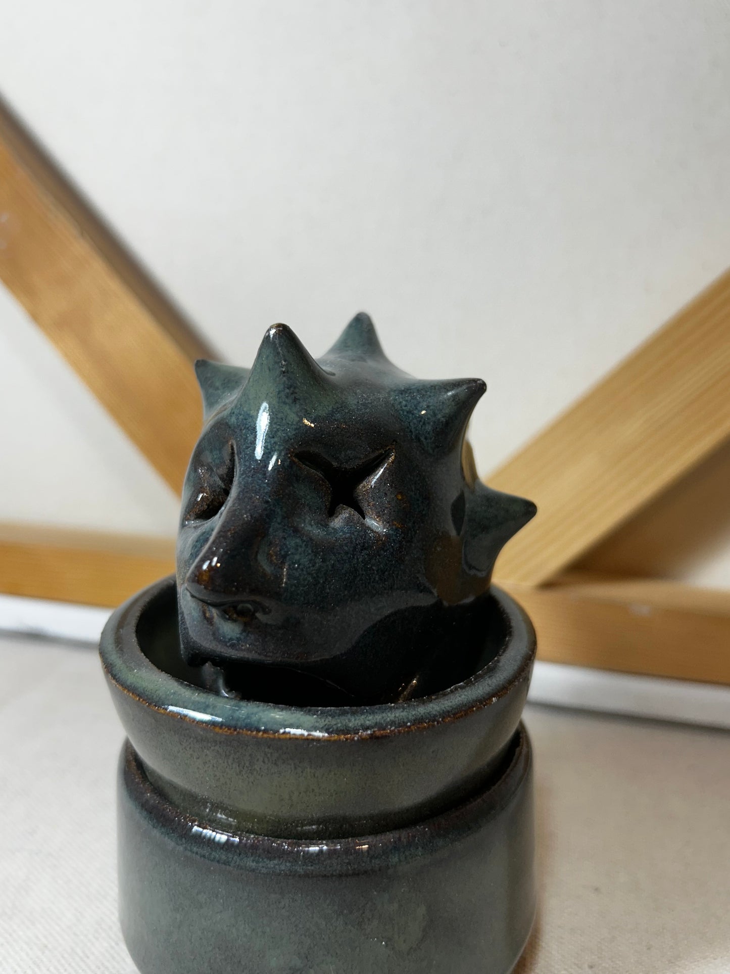 Dis-A-Point, Ceramic Figure Stack