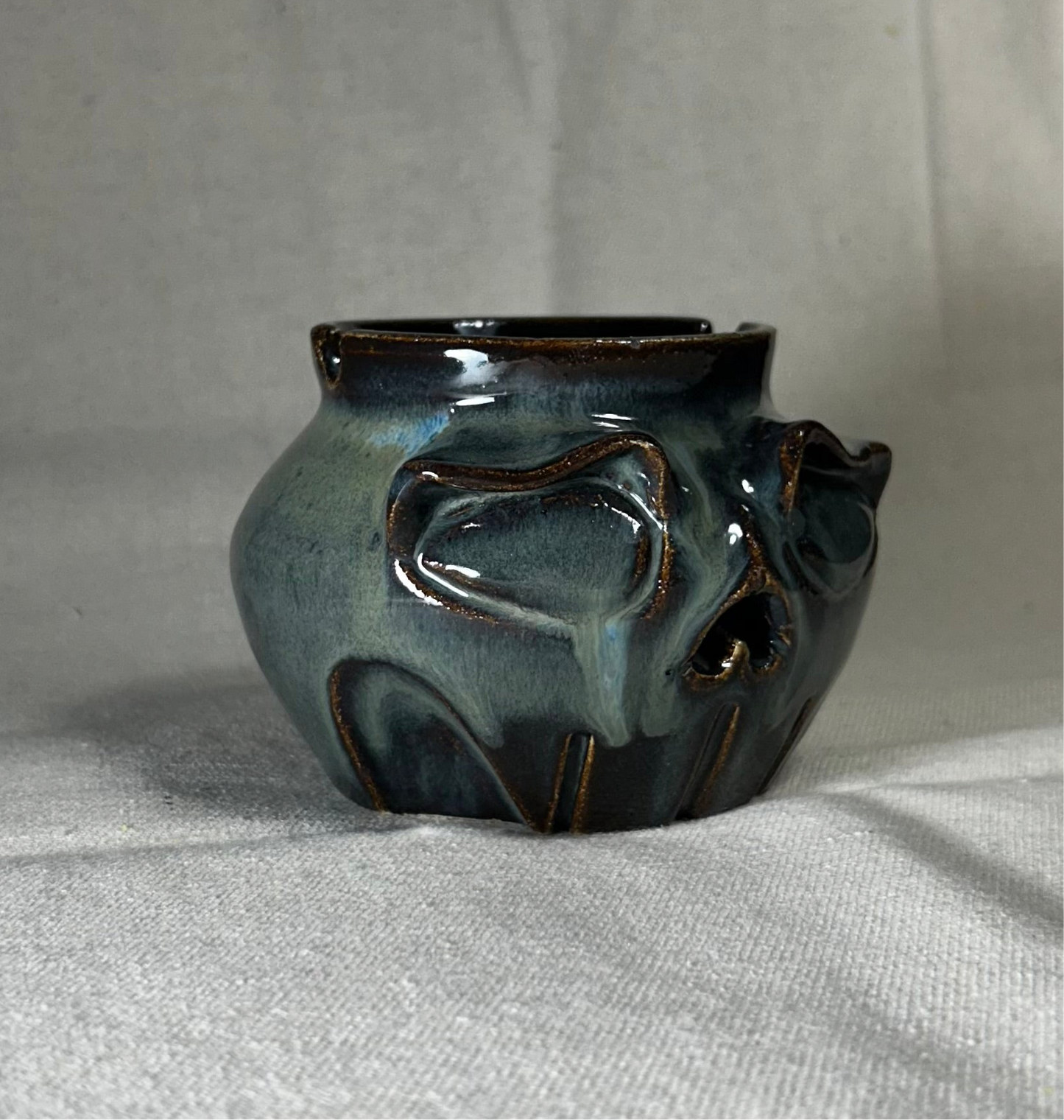 Ash-pot skull (Float)