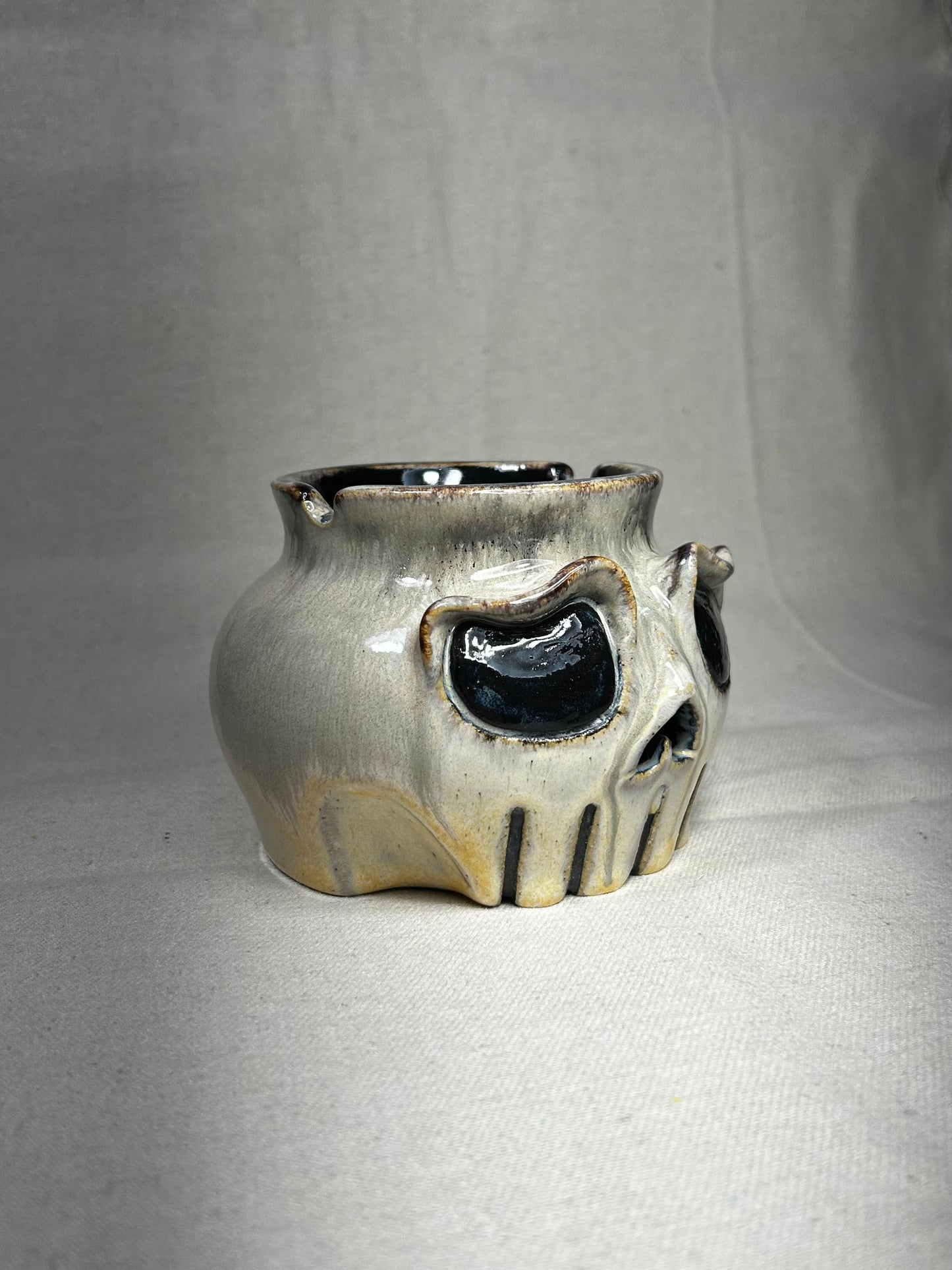 Ash-pot skull (Honey)