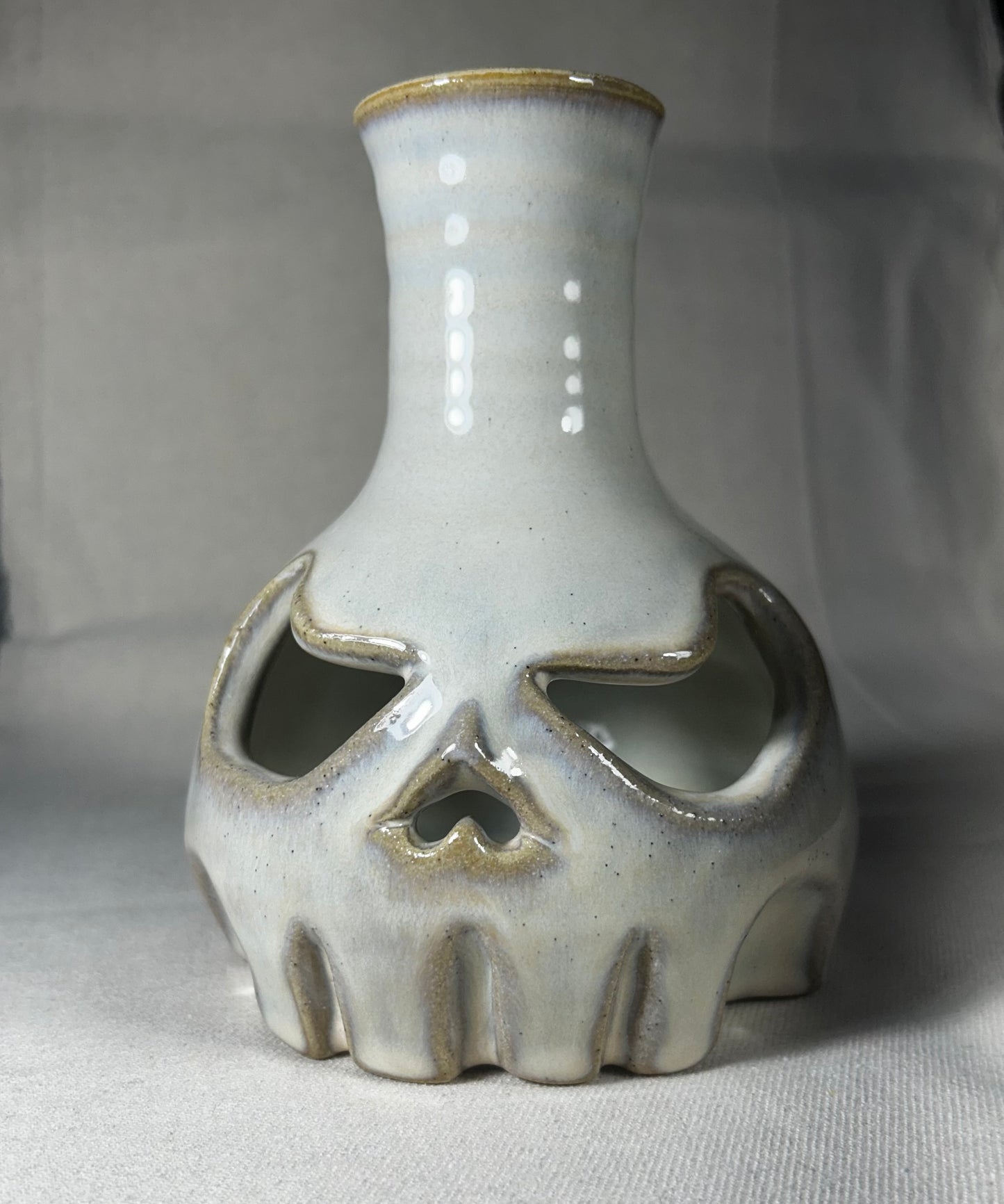 Bottle top skull (Opal)